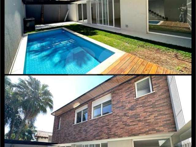 Casa em condominio 3 suites, living integrado com a cozinha e área gourmet com piscina privativa