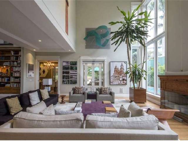 Casa em condomínio 1100 m² de área privativa - Vila Morumbi com 5 suítes para venda.