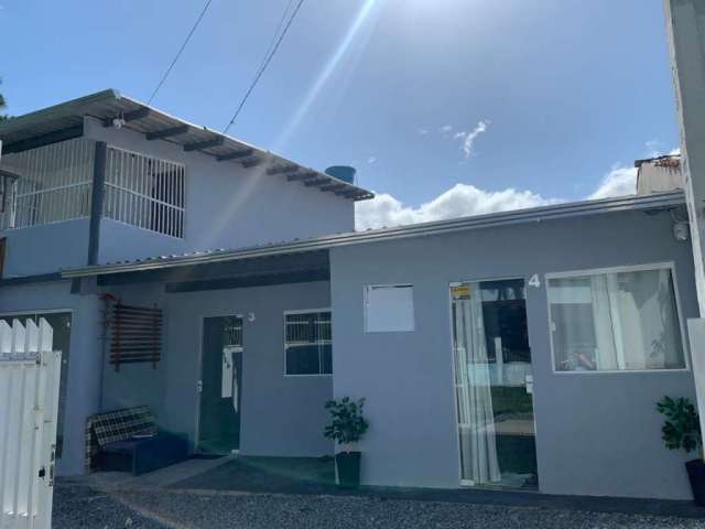 Kitnet / Stúdio para alugar na Rua Valdeci Pereira de Melo, 65, Praia de Armação do Itapocorói, Penha por R$ 1.250