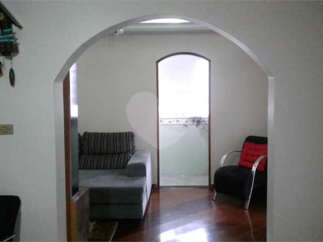 Casa de 03 dormitórios com suíte, para venda em Itapecerica da Serra.