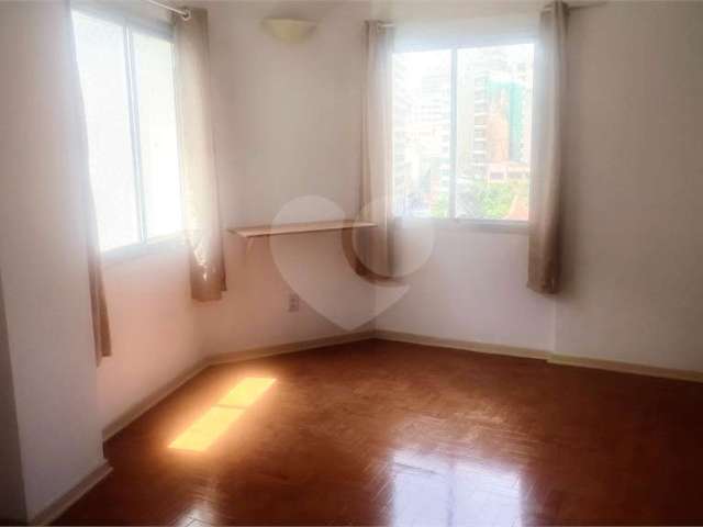 Studio ( KitNet) para venda no Centro de São Paulo!! Com 01 quarto 01 banheiro e cozinha.