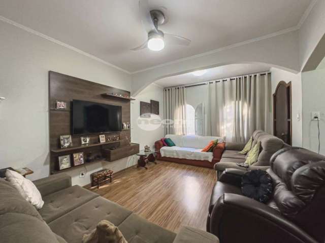 Casa com 3 quartos à venda na Rua Oswald de Andrade, 73, Jordanópolis, São Bernardo do Campo, 194 m2 por R$ 700.000