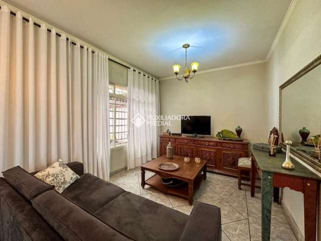 Casa com 3 quartos para alugar na Rua Amadeo Paulino Vallério, 5, Santa Terezinha, São Bernardo do Campo, 217 m2 por R$ 4.500