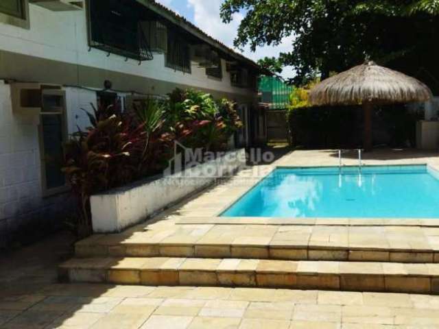 Casa de 90m&#178; em condomínio com piscina em Maria Farinha próximo ao Hotel Amoaras