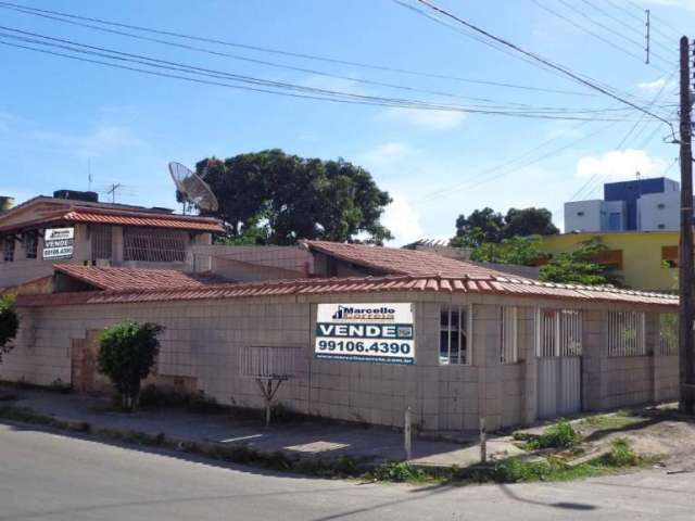 Casa de esquina com 250m&#178; em Campo Grande, 04 quartos