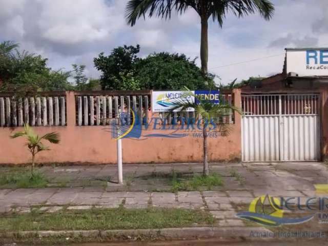 Casa com 3 quartos à venda na Avenida Belmiro Sebastião Marques, 2208, Vila dos Comerciários, Paranaguá por R$ 380.000