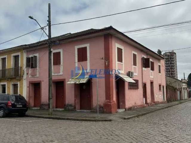 Casa à venda na Rua Conselheiro Sinimbú, 2, Centro, Paranaguá por R$ 850.000