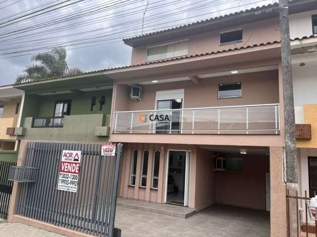 Casa com 3 quartos à venda na Vila Bancária, Campo Largo  por R$ 815.000