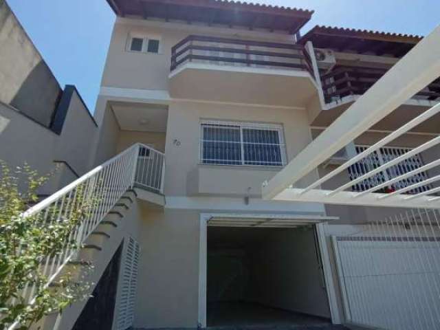 Casa 3 dormitórios com suíte com piscina a venda no Bairro  Jardim Isabel  - CV7056