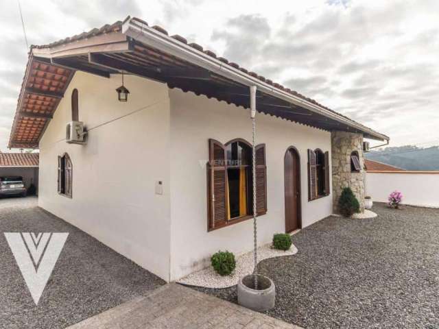 Casa com 3 dormitórios à venda, 264 m² por R$ 680.000,00 - Garcia - Blumenau/SC