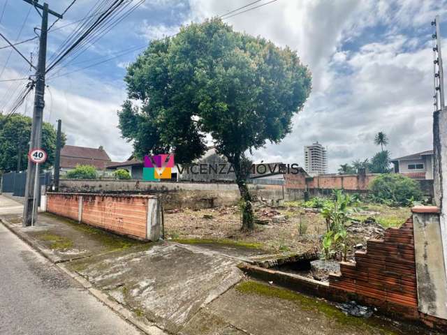 Terreno com 450m² em localização privilegiada no bairro América, Joinville/SC.