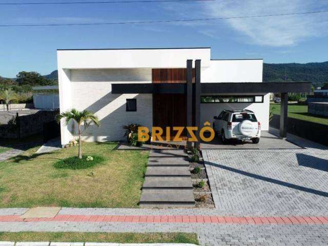 Casa de condomínio em Garopaba,com 3 dormitórios à venda, 300 m² por R$ 2.500.000