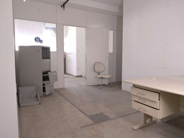 Sala - 112 m² - 1 Vaga de Garagem.