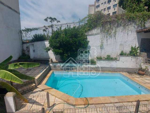 Linda casa com piscina em condomínio - Fonseca