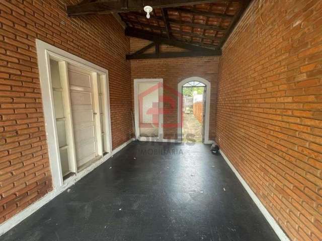 Casa com 3 quartos à venda no Centro, Botucatu  por R$ 400.000