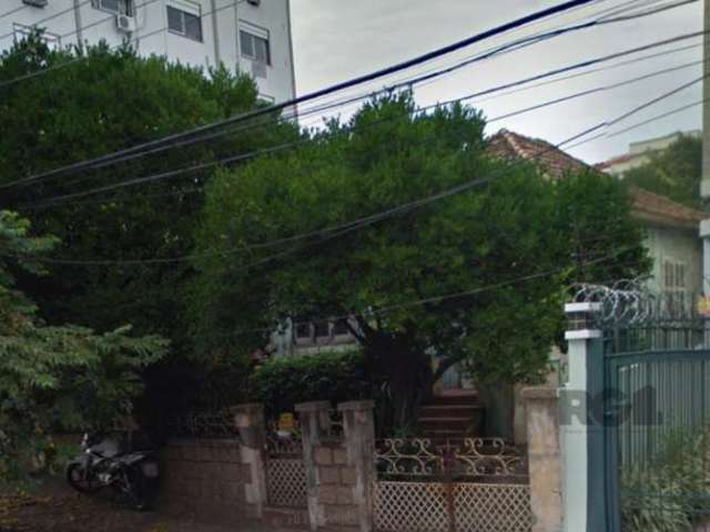 Terreno com casa no bairro Passo Dareia, ótimo para  uso COMERCIAL .   Terreno residencial no bairro Passo da Areia em Porto Alegre em com 310 m² por R$ 580mil.&lt;BR&gt;Oferta Terreno à venda em Port