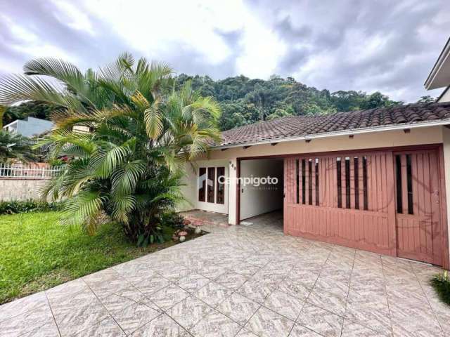 Casa com 3 dormitórios à venda, 150 m² por R$ 850.000 - América - Joinville/SC
