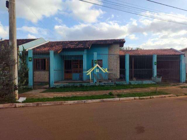 Casa de 3 dormitórios com churrasqueira e 2 vagas à venda, por R$ 320.000 - Olaria - Canoas/RS