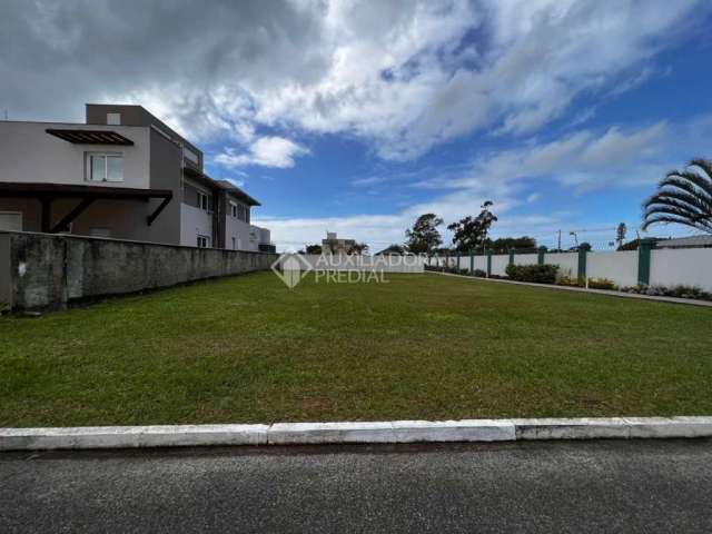 Terreno em condomínio fechado à venda na Rodovia Aparício Ramos Cordeiro, 1, Campeche, Florianópolis, 651 m2 por R$ 1.500.000