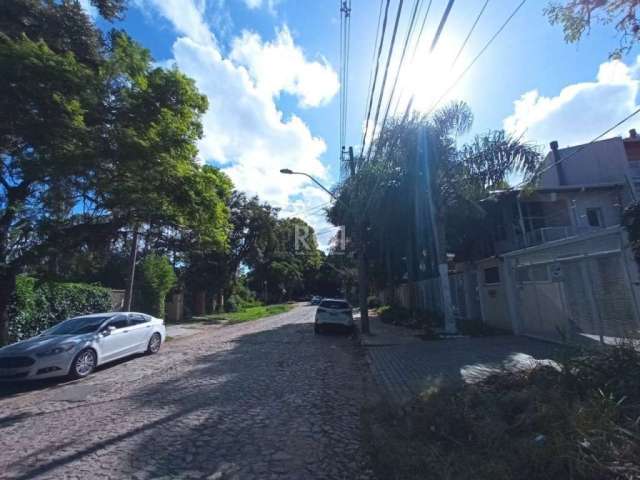 Terreno em ótima localização com Aproximadamente 342,54 m², murado, próximo da Av. Wenceslau Escobar, rua pavimentada, com ótimo potencial para investimento.  Estuda dação. agende sua visita&lt;BR&gt;