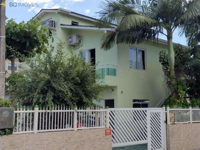 Casa à venda no Canasvieiras, Florianópolis  por R$ 1.300.000