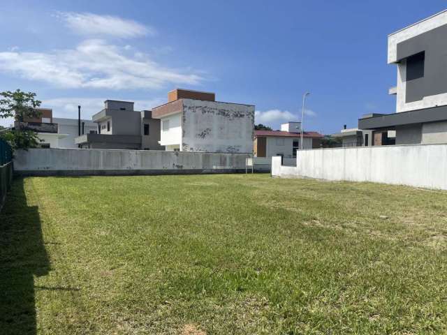 Terreno em condomínio fechado à venda no São João do Rio Vermelho, Florianópolis  por R$ 400.000