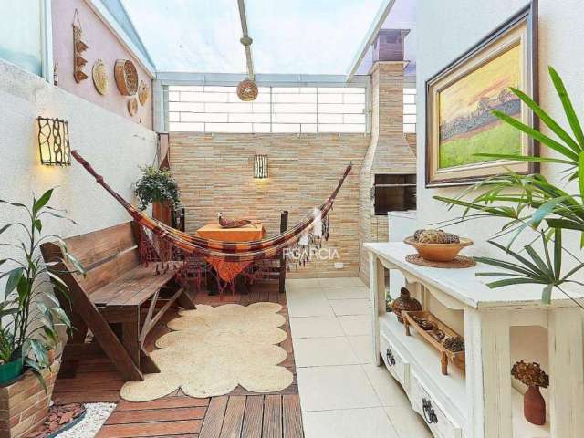 Sobrado com 3 dormitórios à venda, 129 m² por R$ 695.000,00 - Novo Mundo - Curitiba/PR