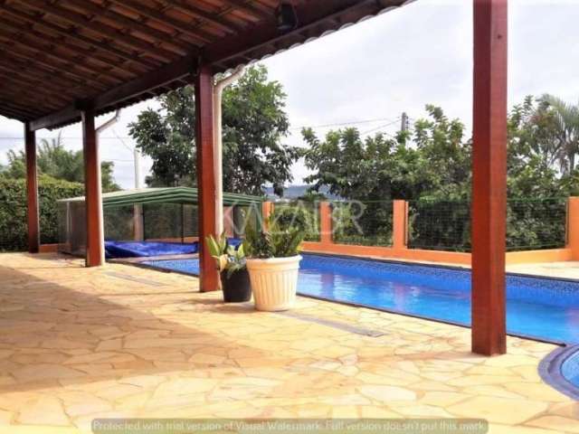 Chácara  dentro da cidade. 4 dormitórios, 3 suítes, piscina. R$ 900.000 – Bairro Portal das Estâncias - Bragança Paulista