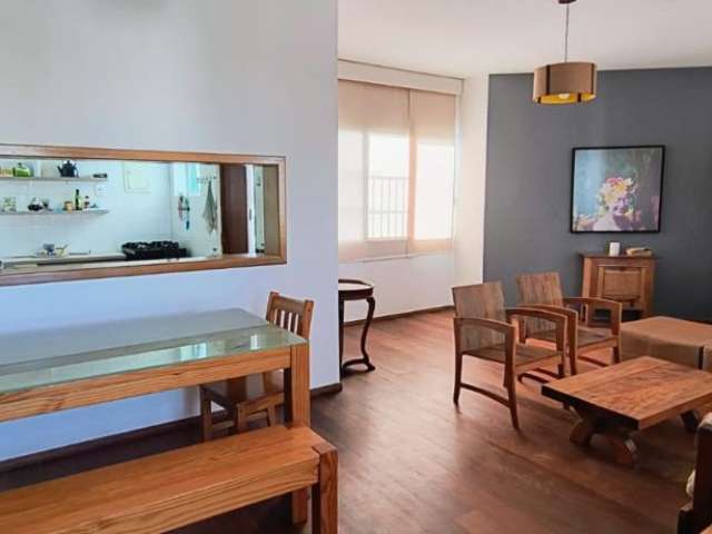 Viva com Espaço e Conforto no Itaigara: Apartamento Mobiliado de 3 Quartos com Dependência Completa!