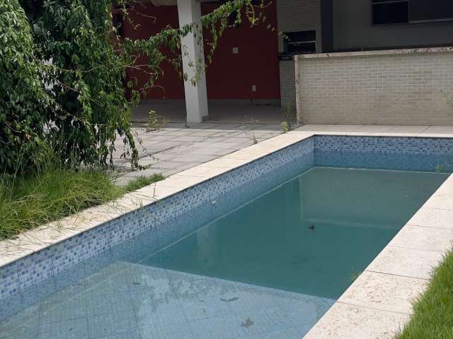 Aluga-se linda casa Boulevard Lagoa 5 qtos e piscina