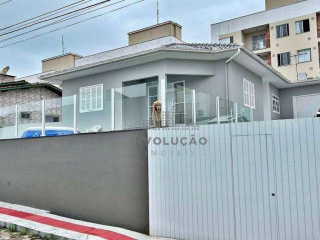 Casa com 3 dormitórios à venda, 200 m² por R$ 890.000,00 - Serraria - São José/SC