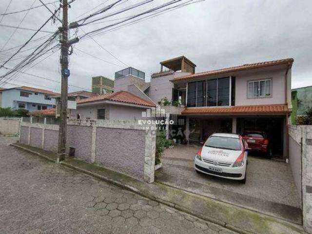 Casa 4 Dormitórios, 1 Suíte, 4 Vagas, Ingleses do Rio Vermelho, Florianópolis/SC.