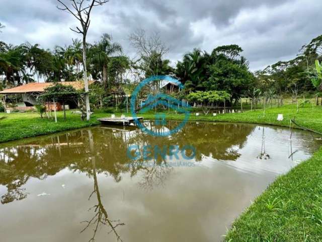 Chácara em Meio a Natureza com Lagoa, Piscina e Terreno de 5.500m² à venda em Canelinha/SC