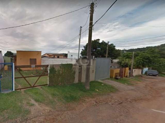 Terreno com aproximadamente 420m² com casa simples construída no Terreno, bem localizado próximo a Estrada Jorge Pereira Nunes.&lt;BR&gt;Agende já sua visita!