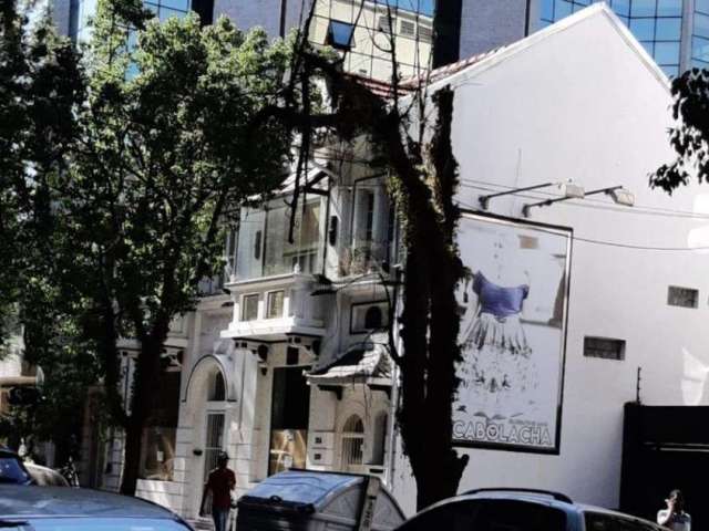 CASA COMERCIAL / MOINHOS DE VENTO / RUA HILÁRIO RIBEIRO&lt;BR&gt;&lt;BR&gt;Casa a venda , Bairro Moinhos de Vento. Rua Hilário Ribeiro. &lt;BR&gt;&lt;BR&gt;Duas maravilhosos casas comerciais/residenci