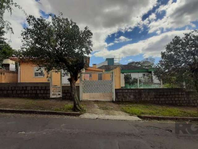 Ótima localização !! Casa localizada na Gaspar de Lemos no bairro Vila Ipiranga, com 80 m². em terreno de 337 m², de esquina com a rua Bartolomeu Dias, Imóvel dispõe de 2 dormitórios, sala de estar/ja