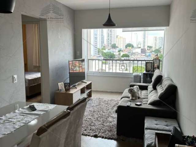 Apartamento na Rua Dr Alarico Silveira, 02 dormitórios, sala dois ambientes, sacada, banheiro,