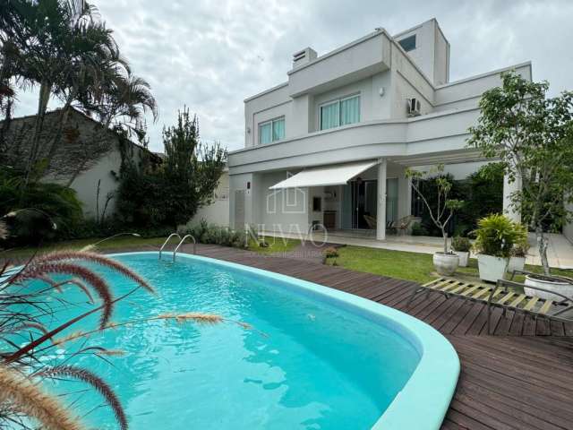 Casa com piscina para locação anual em Jurerê!