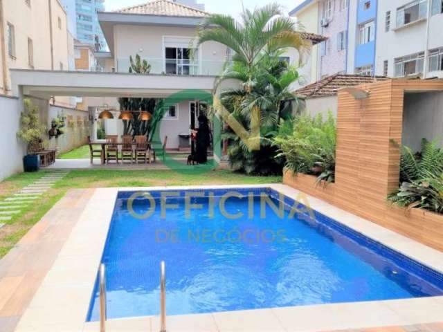Casa à venda - 3 suítes - 346 m² por R$ 3.800.000 - Gonzaga - Santos/SP