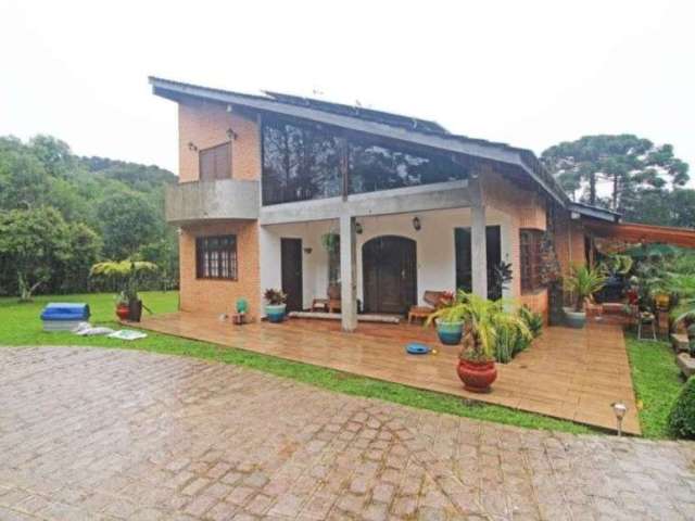 Excelente casa estilo chacara com piscina na regiao do Alto boqueirao