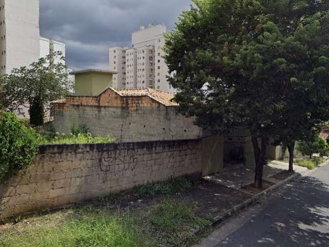 Lote com 360 m² no bairro Jardim Paquetá.