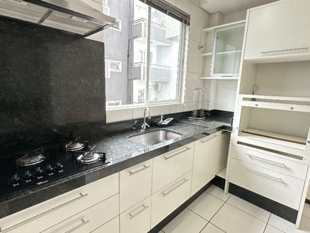 Ótimo apartamento com 1 suíte e mais um quarto, sacada com churrasqueira, localizado no Bom Retiro em Joinville -SC.