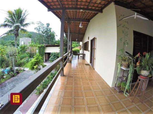 Casa Residencial em Sambaqui