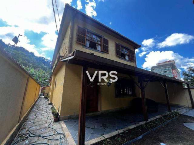 Casa com 4 dormitórios à venda, 167 m² por R$ 995.000,00 - Agriões - Teresópolis/RJ