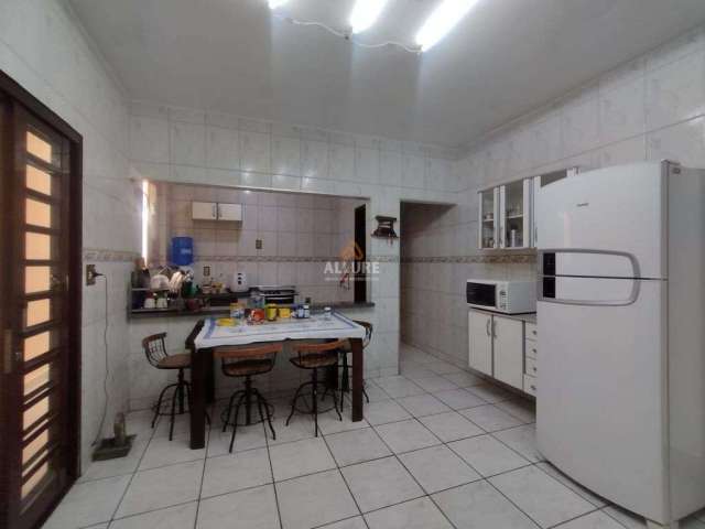 Casa à venda com 03 dormitórios no Bairro Mãe Preta em Rio Claro.