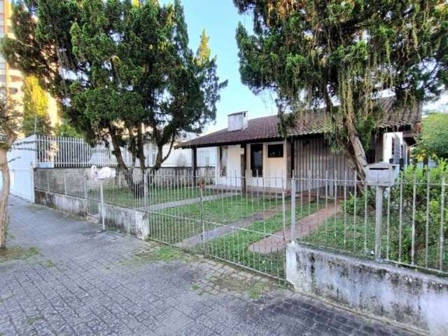 Casa residencial com 3 quartos  para alugar, 162.49 m2 por R$3990.00  - Anita Garibaldi - Joinville/SC