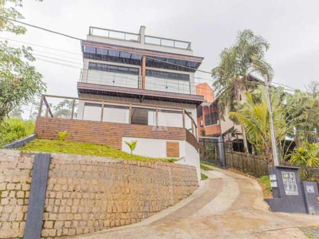 Casa residencial com 3 quartos  para alugar, 180.00 m2 por R$5800.00  - Gloria - Joinville/SC