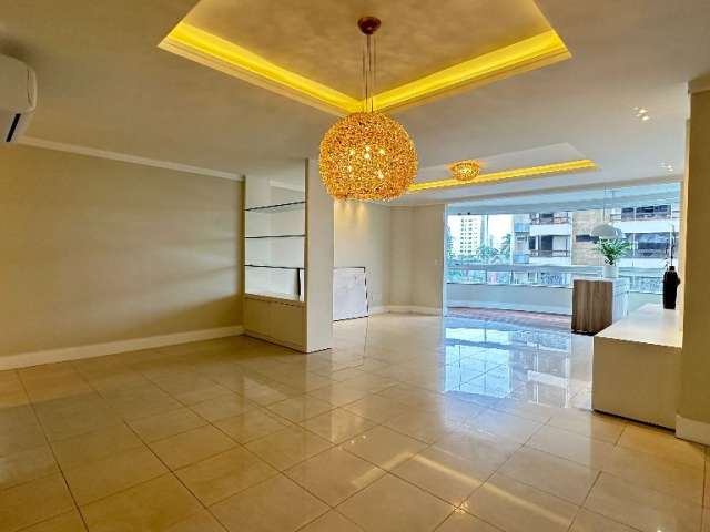 Belíssimo apartamento com 3 suítes à venda no Centro de Joinville - SC por R$ 1.398.000,00.