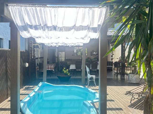 Linda casa plana com 4 quartos sendo 2 suítes à venda no bairro Saguaçu em Joinville - SC por R$ 1.250.000,00.