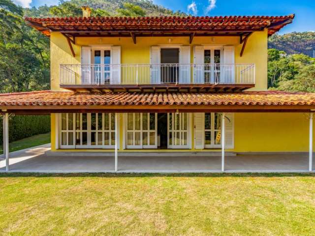 Casa em condomínio fechado com 5 quartos à venda na Rua A, Araras, Petrópolis, 350 m2 por R$ 2.500.000